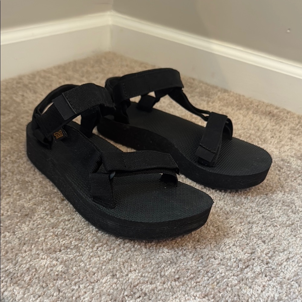 NWOT Teva Midform Universal Sandal